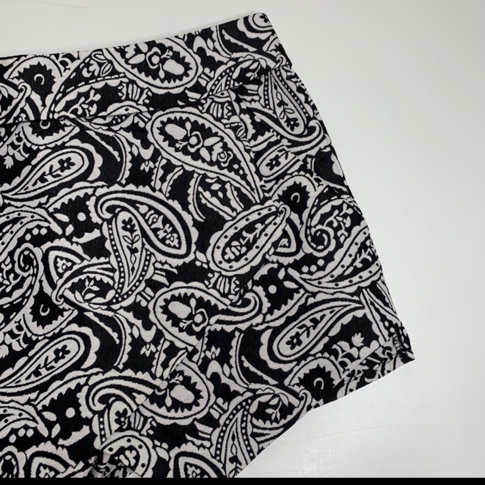 Forever 21 Shorts Size Large Paisley Print NWOT - Picture 10 of 13